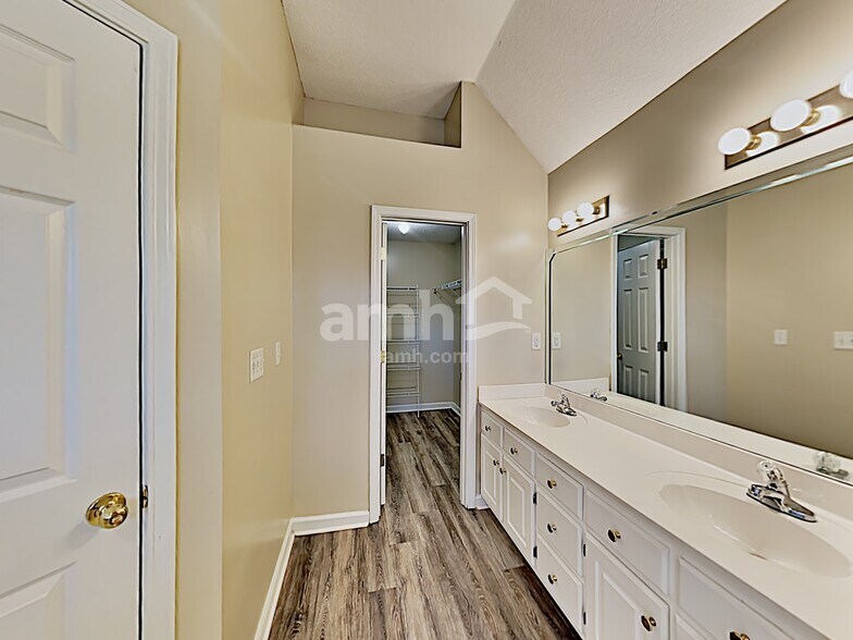Building Photo - 4946 Rivercrest Ln
