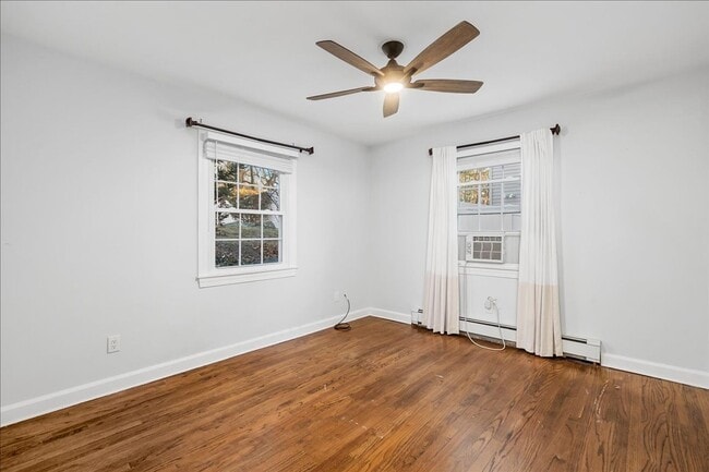 Building Photo - Updated Single Family Rental in White Plains