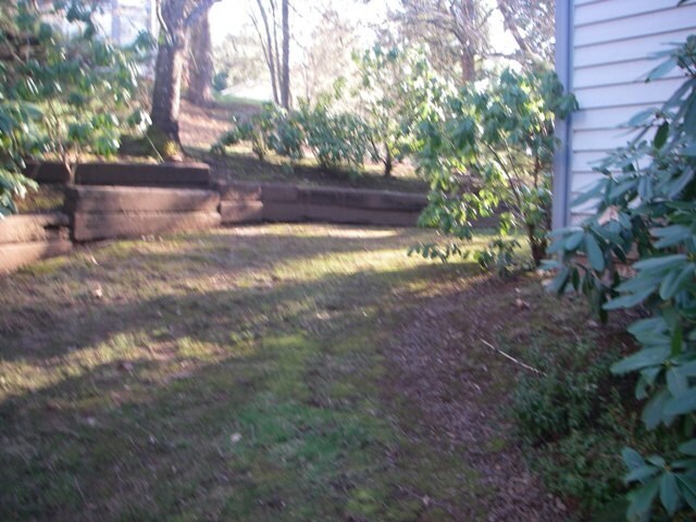 Building Photo - (379) Glenridge Dr. - 2 Bedroom / 1.5 Bathroom - Townhome Duplex
