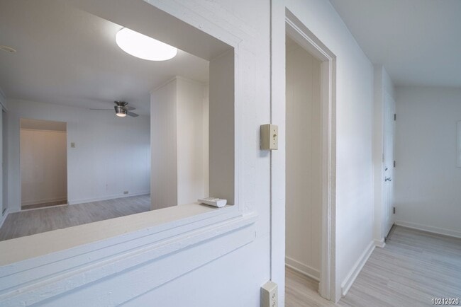 Building Photo - $1425 Beautiful Studio in Manoa 2646A Oahu...