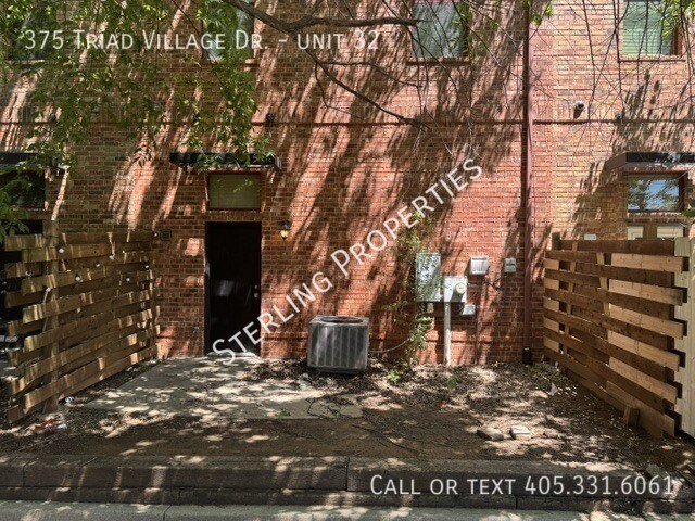 Building Photo - 375 Triad Village Dr
