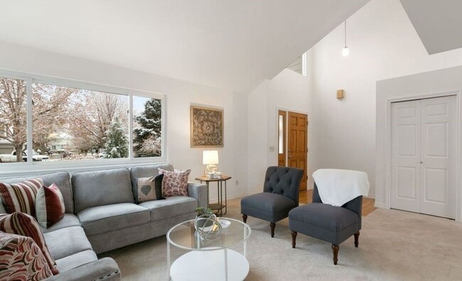 Building Photo - Available now! North Boulder home on Cul-de-Sac!