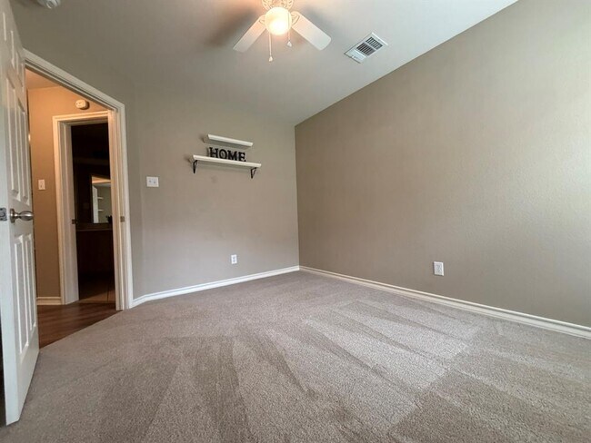 Building Photo - 2507 Silver Spur Ln