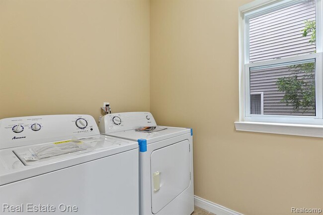 Building Photo - 68 Biltmore Blvd