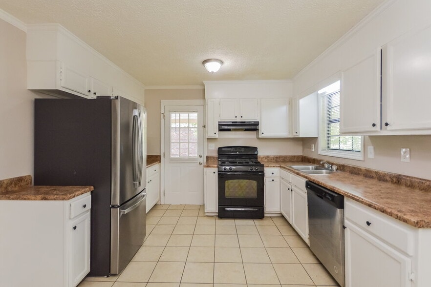 Building Photo - 1731 Underwood Dr SE