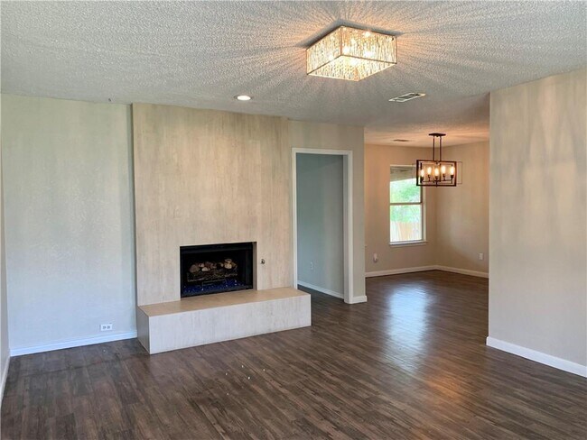 Building Photo - 2406 Stirrup Dr