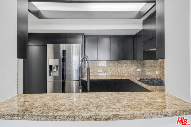 Building Photo - 13600 Marina Pointe Dr