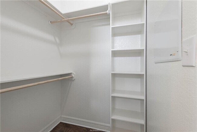 Building Photo - 1420 Holleman Dr