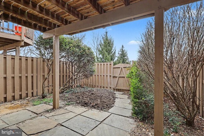 Building Photo - 2003 Paddle Boat Ln