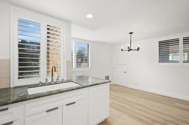 Building Photo - 325 S Sierra Ave