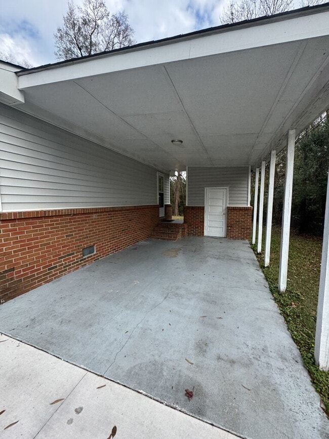 Building Photo - 123 Arthur Ct