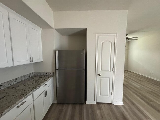 Building Photo - 315 Marsh Ln