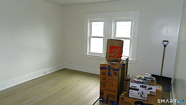 Building Photo - 1655 Iranistan Ave