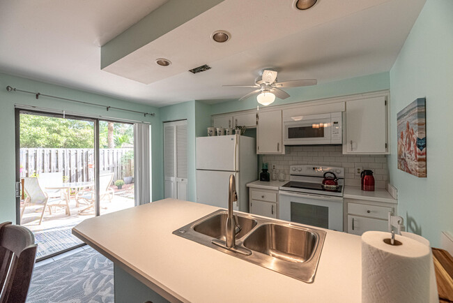 Building Photo - 3257 River Villa Way