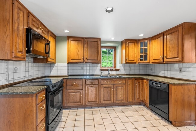 Building Photo - 607 E Wheel Rd