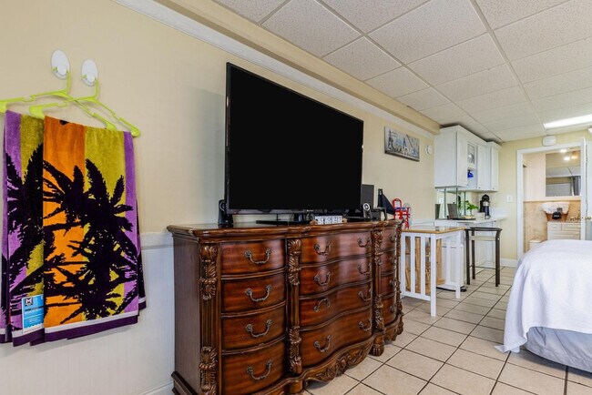 Building Photo - 14401 Front Beach Rd