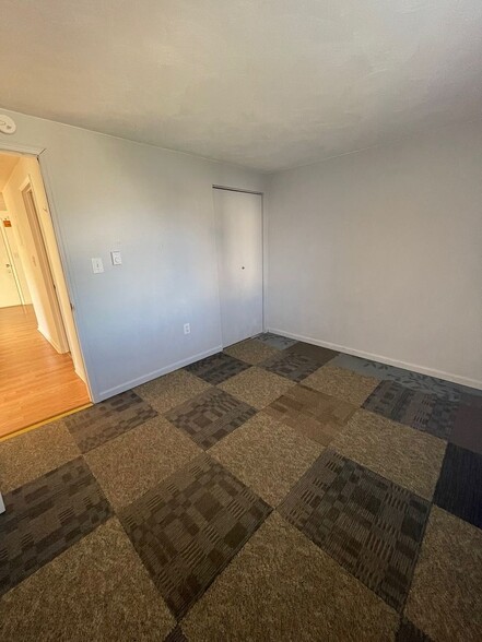Building Photo - 51 S 86th St