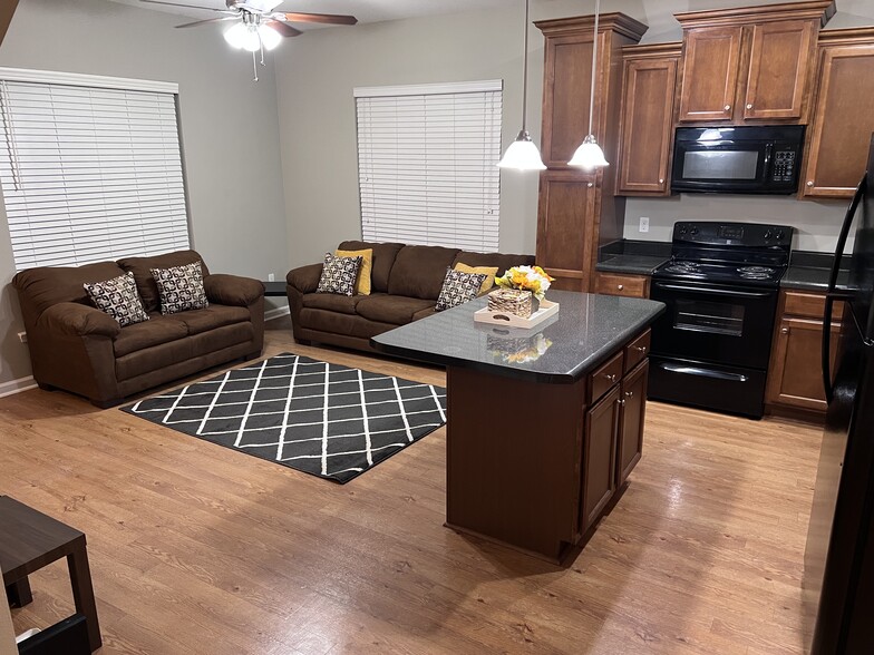 Living Room - 1928 Corvallis Ave