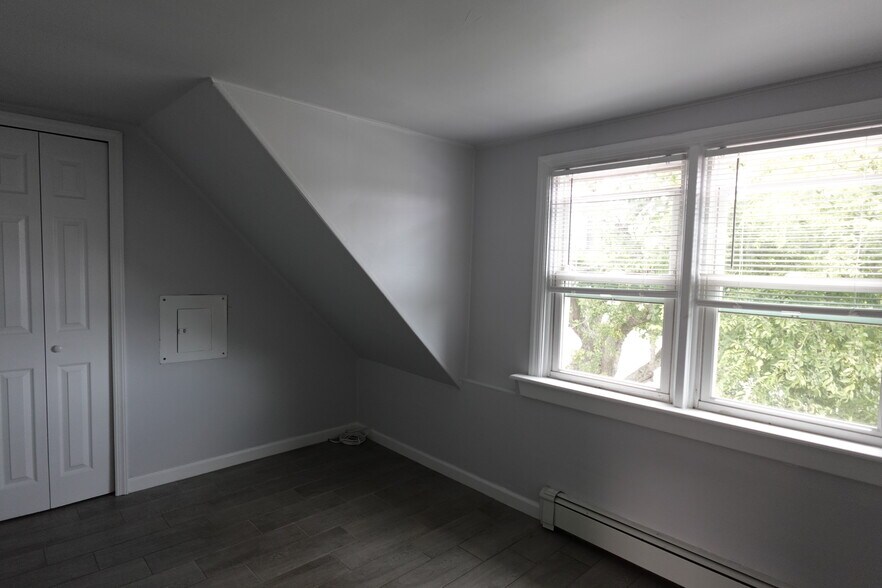 Building Photo - 601 River Ave