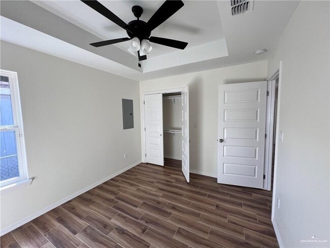 Building Photo - 11 E Llano Grande St