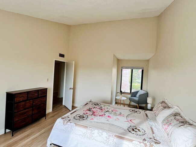 Building Photo - Coming Soon! 4-Bedroom Lakeview Home in Ga...