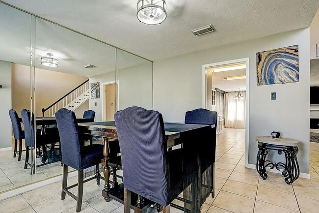 Building Photo - 3005 Wood Hollow Dr
