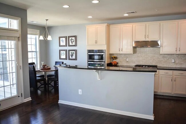 Building Photo - 23540 Hopewell Manor Terrace