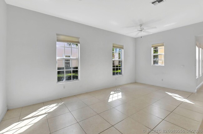 Building Photo - 838 NW 83rd Ln
