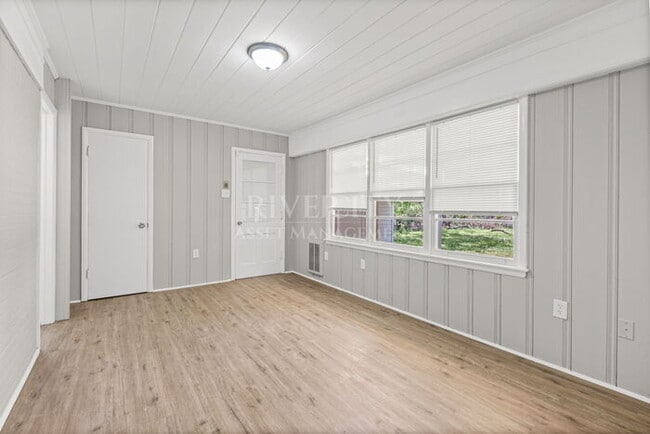 Building Photo - 1288 Davidson Dr