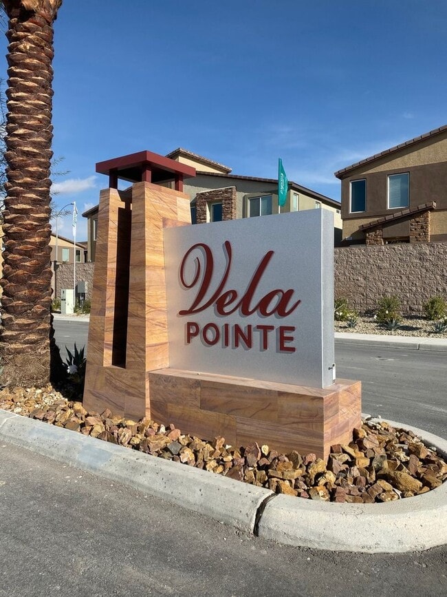 Building Photo - Beautiful Townhouse with 3-Car Garage & Loft — A Must-See!