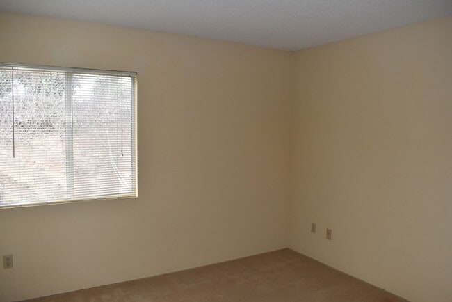 Building Photo - Single Story 3 Bed 2 Bath Home in Poway- S...