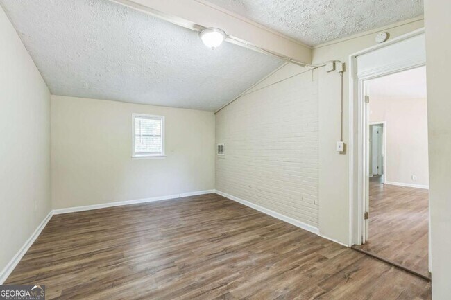 Building Photo - 16 Bromack Dr SE