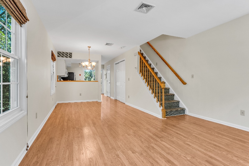 Building Photo - 62 Manorwood Dr