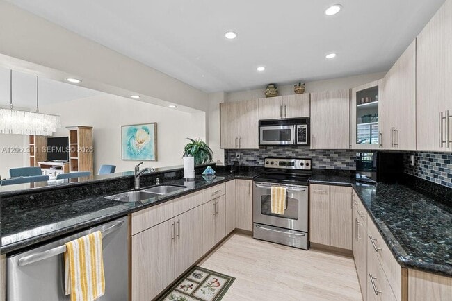 Building Photo - 251 Crandon Blvd