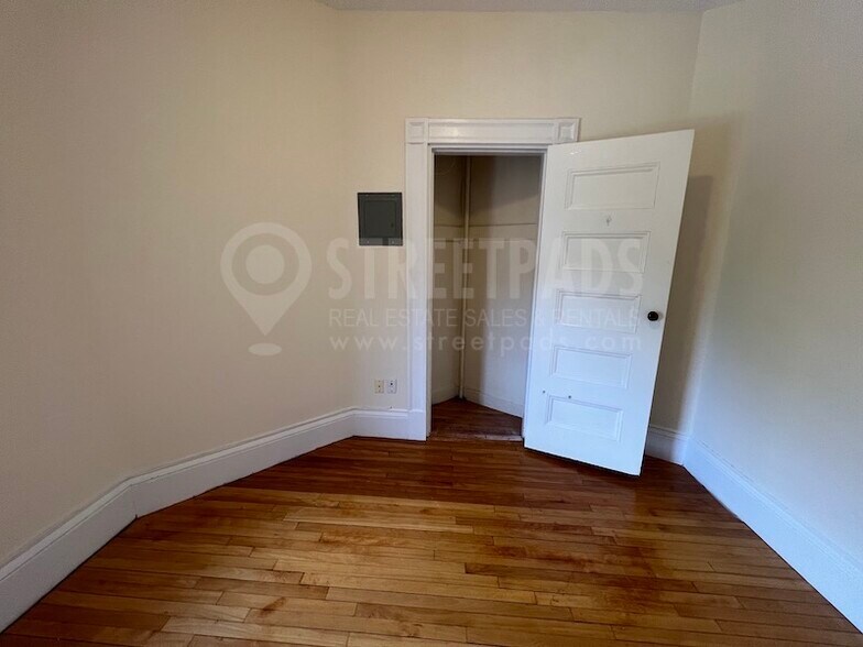 Building Photo - 2 Ware St