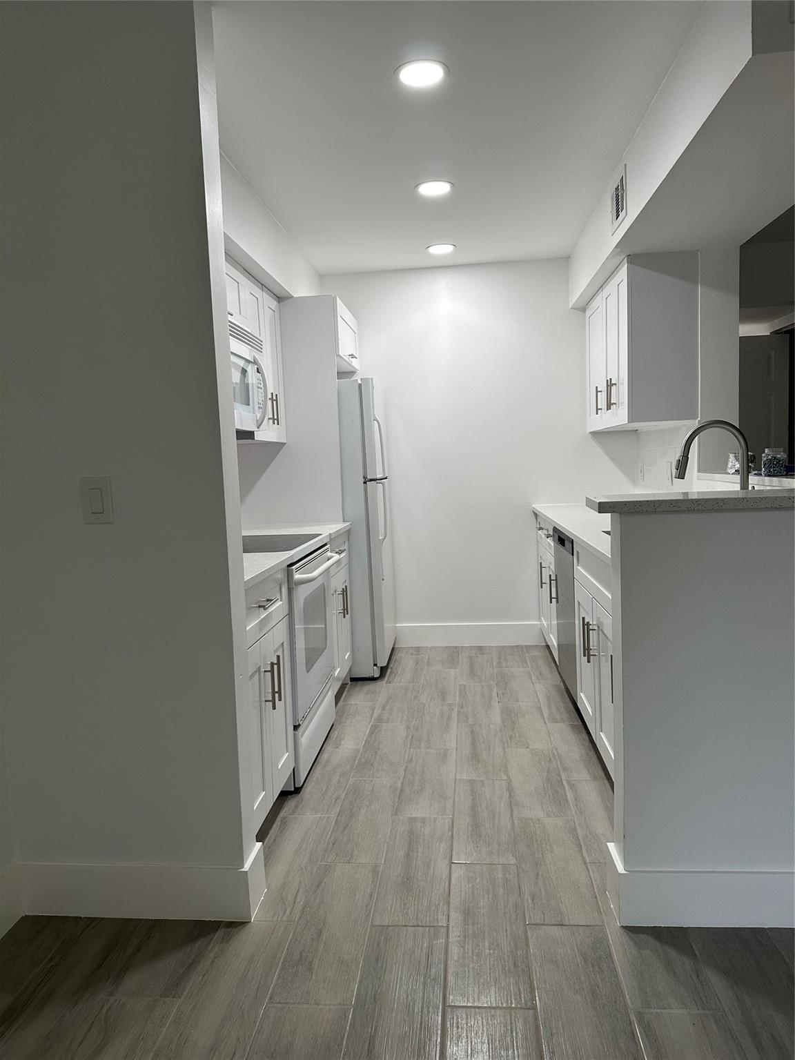 Building Photo - 815 W Boynton Beach Blvd