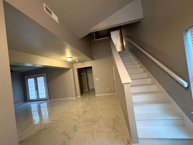 Building Photo - 1217 SW 18th St