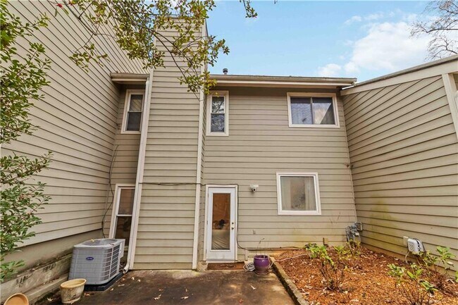 Building Photo - 1960 Variations Dr NE