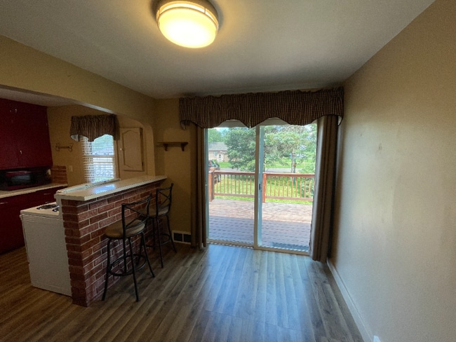 Building Photo - 1032 E Cloverland Dr