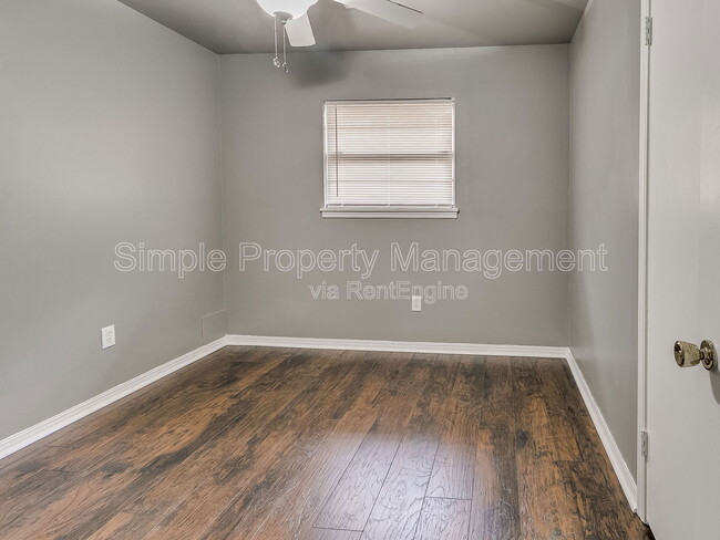 Building Photo - 136 Burton Pl