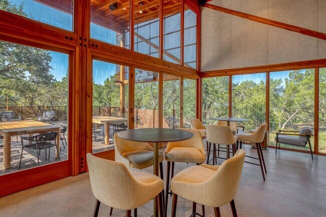 Building Photo - 1113 Wolf Hollow Dr