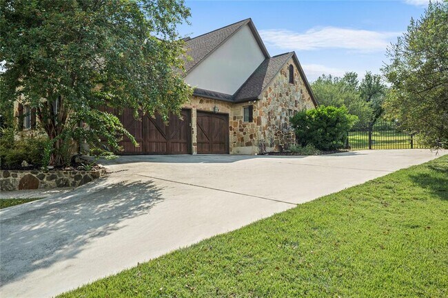 Building Photo - 571 Polo Club Dr