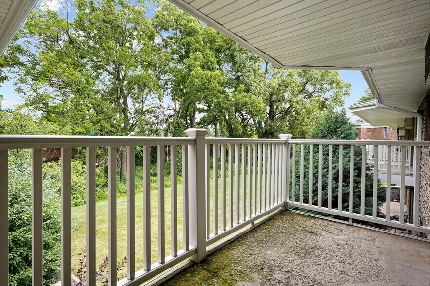 Building Photo - 5006 Whitcomb Dr