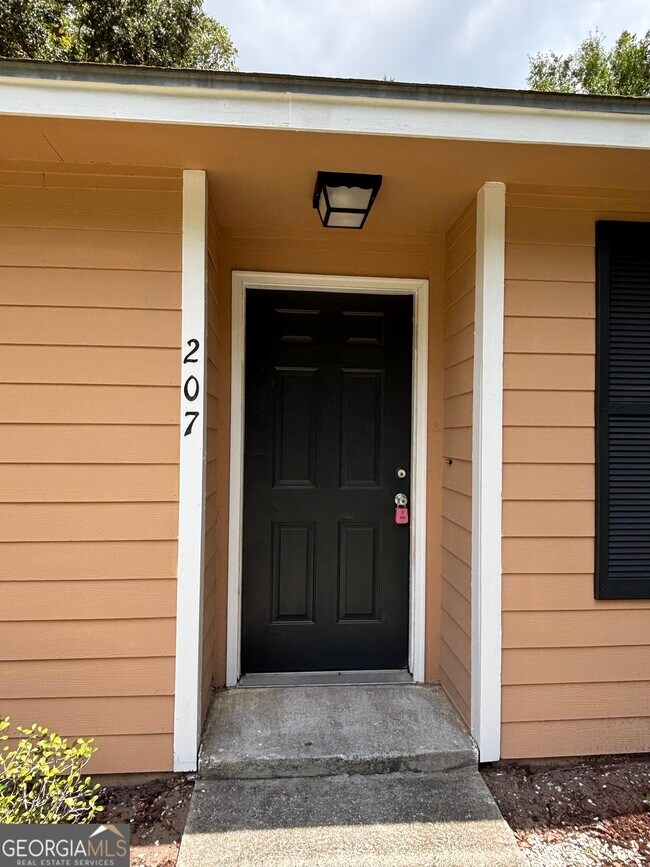 Building Photo - 207 Admiral's Walk Dr