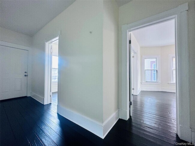 Building Photo - 80 N Hamilton St