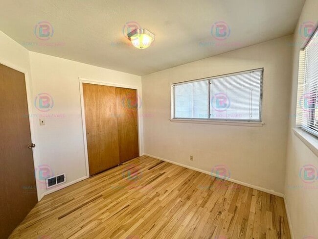 Building Photo - Delightful One-Bedroom + Office Near Idlew...