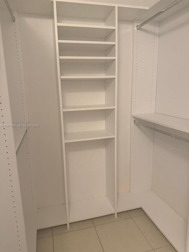 Building Photo - 516 Briarwood Cir