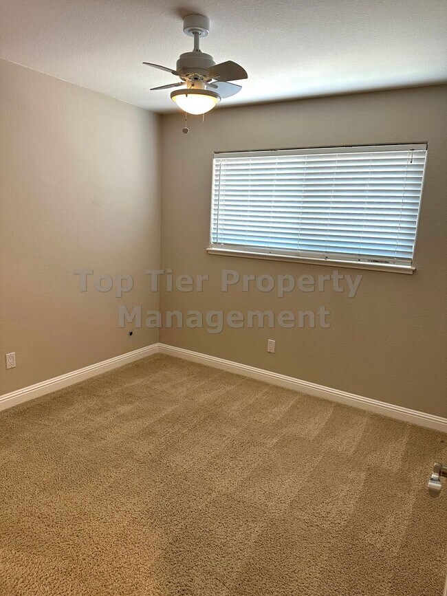 Building Photo - Spacious 4 Bed / 2.5 Bath / 2,106 Sqft Mar...
