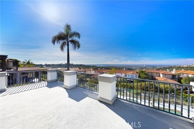 Building Photo - 7 Vista Luci