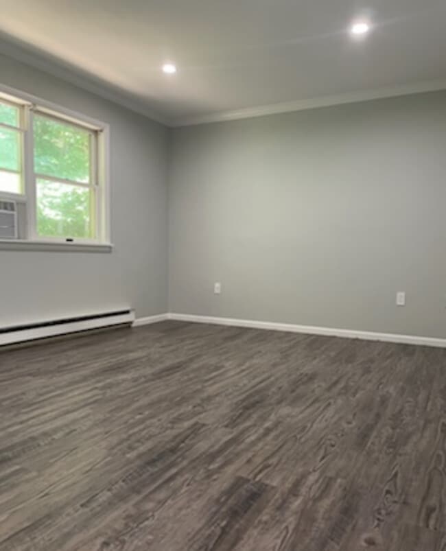 Building Photo - 223 Rundall Plz